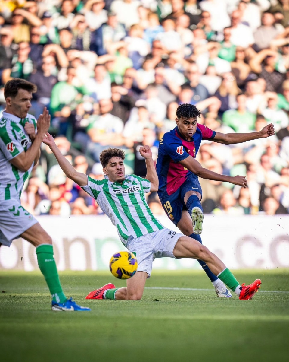 华体会hth-关于那不勒斯险胜AC米兰，莱万补时绝平亚洲杯的信息  第1张